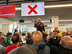 Ex Ilva, Palombo: "Dormiamo in aeroporto, avanti a oltranza finché non arriva una comunicazione" Ex Ilva, Palombo: "Dormiamo in aeroporto, avanti a oltranza finché non arriva una comunicazione"