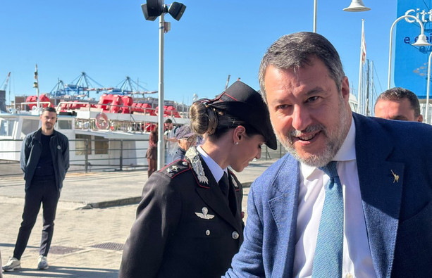 Sciopero generale, Salvini difende la precettazione: "Ho fatto il mio dovere, treni regolari". E rilancia la cauzione per chi organizza i cortei Sciopero generale, Salvini difende la precettazione: "Ho fatto il mio dovere, treni regolari". E rilancia la cauzione per chi organizza i cortei