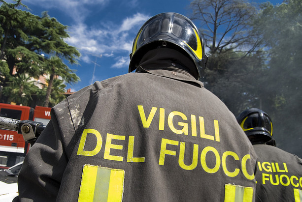 Villetta in fiamme a Malnate. Sul posto i vigili del fuoco