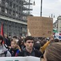 Studenti in piazza contro Meloni: &quot;Blocchiamo il governo del genocidio e del fossile&quot;