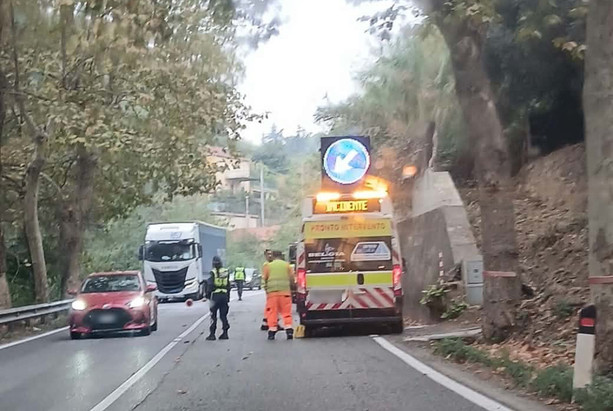 Scontro tra auto e scooter sulla Sp 29, due feriti: uno in codice rosso Scontro tra auto e scooter sulla Sp 29, due feriti: uno in codice rosso