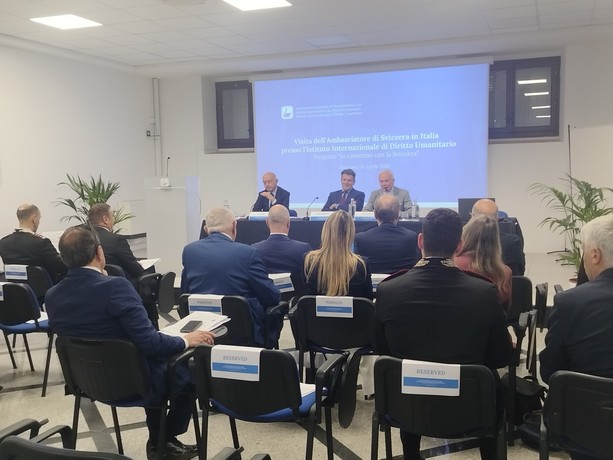 Sanremo, l’ambasciatore svizzero Balzaretti a Villa Ormond: diplomazia pubblica e diritto internazionale al centro dell'incontro (Foto e video)