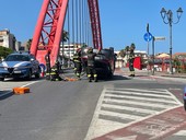 Auto cappottata ad Albenga: soccorsi mobilitati sul &quot;ponte rosso&quot;. Grande spavento, un ferito non grave (FOTO)