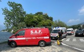 Cede un terrazzino delle Fornaci di Caldè, feriti due giovani