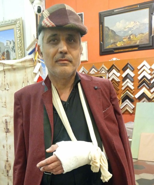 Il pittore di Diabolik aggredito da due malintenzionati: &quot;Ora ha il braccio rotto, non può più dipingere&quot;