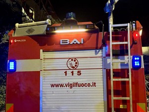 Lagaccio, crolla muro di contenimento: 52 persone evacuate Lagaccio, crolla muro di contenimento: 52 persone evacuate