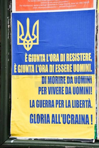 A Sanremo manifesti che invitano alla resistenza armata in Ucraina, &quot;È giunta l'ora di... morire da uomini per vivere da uomini&quot; (foto)