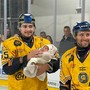 La vittoria più bella (5-2): papà Piroso mvp al giro di pista cullando la piccola Sofia