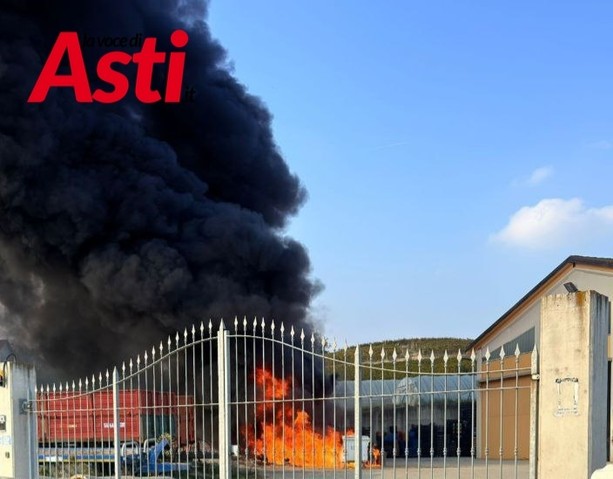 Incendio in un capannone  a Isola d’Asti, intervento rapido dei Vigili del Fuoco