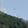 Incendio tra Borello e San Romolo, fiamme ancora vive dopo oltre 24 ore di emergenza Incendio tra Borello e San Romolo, fiamme ancora vive dopo oltre 24 ore di emergenza