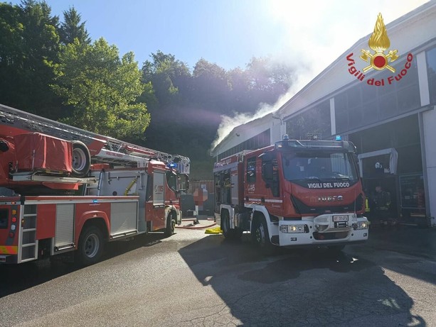 Millesimo, incendio nel capannone di Marchisio Bici: scatta il divieto precauzionale sulla raccolta degli ortaggi
