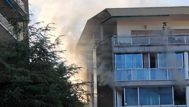Incendio in via Galileo Galilei, stabile ancora inagibile: Vigili del Fuoco al lavoro fino a mezzanotte Incendio in via Galileo Galilei, stabile ancora inagibile: Vigili del Fuoco al lavoro fino a mezzanotte