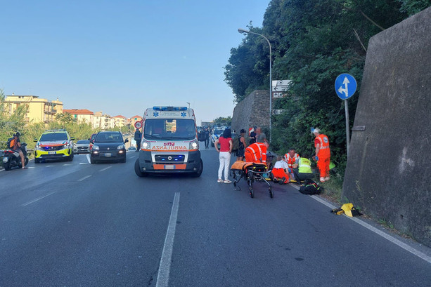 Finale, doppio schianto sulla Sp490: scontro dal ponte di ferro e dal ponte di Porta Testa, tre feriti Finale, doppio schianto sulla Sp490: scontro dal ponte di ferro e dal ponte di Porta Testa, tre feriti