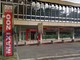 Varese, torna il rapinatore in bici: colpo al Maxi Zoo. Le commesse: «Ci ha puntato contro la pistola» Varese, torna il rapinatore in bici: colpo al Maxi Zoo. Le commesse: «Ci ha puntato contro la pistola»