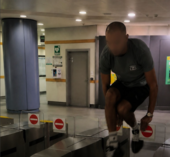 L'influencer non paga il biglietto della metro e si vanta sui social: il questore lo castiga con un avviso orale