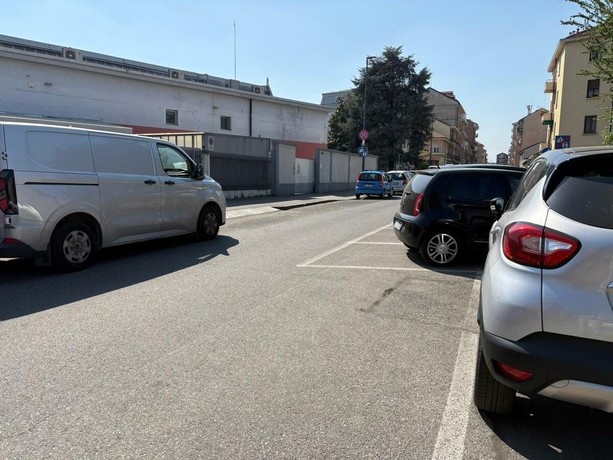 La viabilità di via Pacchiotti divide il quartiere, al via una raccolta firme