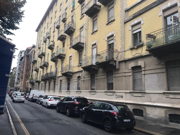 Case Atc di corso Racconigi 25, si stacca un intonaco: sgomberate le ultime due famiglie presenti
