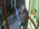 Rapinano una gioielleria sfondando il vetro con un martello: fermati due uomini a Biella