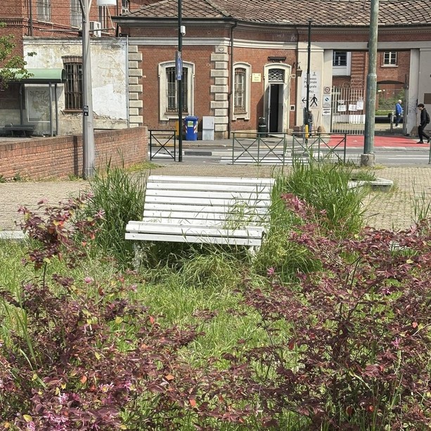 Sfregio sulla Spina, i vandali si accaniscono sulla “signora in bianco”