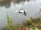 Un'auto emerge dalle acque del fiume Stura: l'ipotesi è che sia stata trascinata dalla corrente. Dieci giorni per il recupero Un'auto emerge dalle acque del fiume Stura: l'ipotesi è che sia stata trascinata dalla corrente. Dieci giorni per il recupero