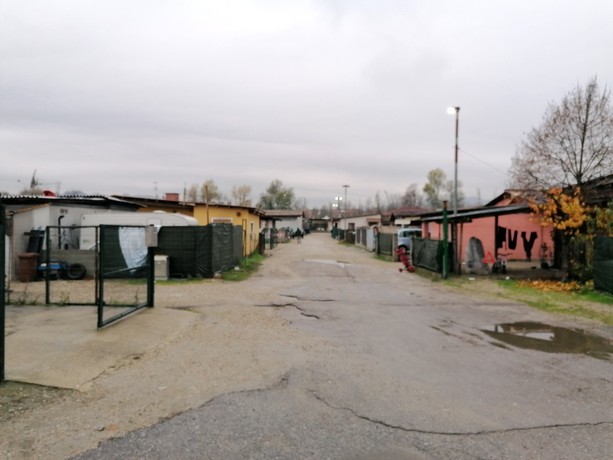 Alba, ventuno componenti della comunità Sinti indagati per discarica abusiva lungo l’area protetta del Tanaro