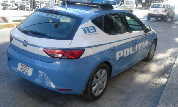 Molassana, inseguimento dopo le truffe agli anziani: agenti sparano alle ruote dell’auto in fuga Molassana, inseguimento dopo le truffe agli anziani: agenti sparano alle ruote dell’auto in fuga