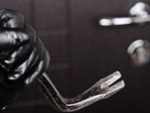Raffica di furti e intrusioni notturne a Portacomaro: residenti di Buffetto Miravalle scrivono al Prefetto e ai Sindaci