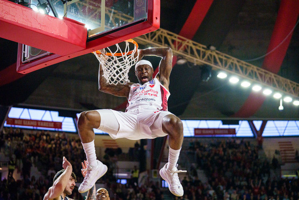 Puoi costringere i tifosi a rinunciare a qualsiasi cosa, tranne che ai sogni… Puoi costringere i tifosi a rinunciare a qualsiasi cosa, tranne che ai sogni…