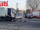 Incidente all'alba al Palucco: si sono scontrati un mezzo di raccolta rifiuti e un furgone