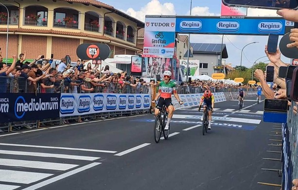 Ciclismo / Elisa Longo Borghini trionfa a Saluzzo nell’ultima tappa del Giro Women targato Demi Vollering (VIDEO)