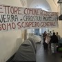 All'Albergo dei Poveri gli studenti montano le tende e annunciano presidio a oltranza