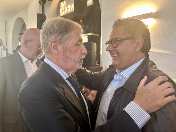 E alla fine arriva Toti. L’ex presidente a un evento del centrodestra: “Ilaria Cavo rappresenta quella Regione diversa che abbiamo sognato e che si continua a costruire”