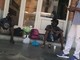 Accampamento clochard fuori dalla McFit di corso Giulio Cesare: “Degrado più assoluto”