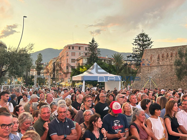 Sanremo prepara le notti dei grandi numeri: il 25 luglio Pian di Nave cambia volto, piano sicurezza con 50 agenti e controlli ai varchi Sanremo prepara le notti dei grandi numeri: il 25 luglio Pian di Nave cambia volto, piano sicurezza con 50 agenti e controlli ai varchi