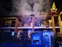 FOTO. Fiamme all'alba a Castronno, brucia un appartamento. Ustionata una donna