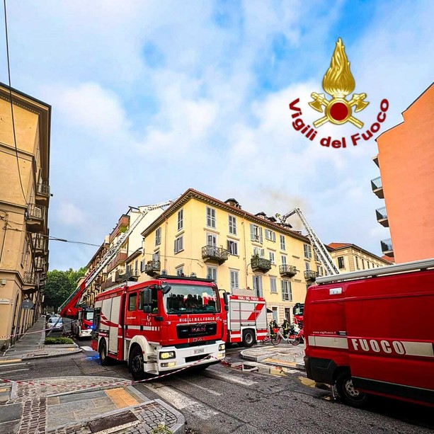Incendio in via Maria Ausiliatrice: brucia una mansarda alla prime luci dell'alba Incendio in via Maria Ausiliatrice: brucia una mansarda alla prime luci dell'alba