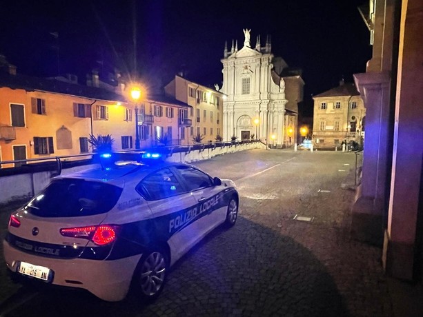 Guida una Porsche con alcol nel sangue cinque volte oltre il consentito: il bolide sotto sequestro dopo l’incidente in viale Madonna dei Fiori