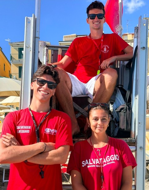 Varazze, rischia di annegare in mare: salvato dalla bagnina Varazze, rischia di annegare in mare: salvato dalla bagnina