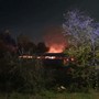 Alba, senza fissa dimora accendono il fuoco per scaldarsi, fiamme fuori controllo: sfiorato altro incendio al parco sul Tanaro Alba, senza fissa dimora accendono il fuoco per scaldarsi, fiamme fuori controllo: sfiorato altro incendio al parco sul Tanaro