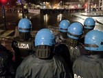 Dopo i disordini arriva il Daspo urbano per 9 persone (e tre avvisi orali), soprattutto minorenni. E domani si torna in piazza Dopo i disordini arriva il Daspo urbano per 9 persone (e tre avvisi orali), soprattutto minorenni. E domani si torna in piazza