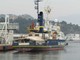 Savona, sbarca in porto la nave Humanity 1: scattano i controlli sanitari sui 45 migranti (FOTO)