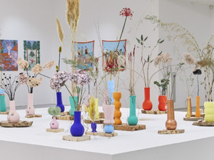 Virginie Barré protagonista a Mouans-Sartoux con “Absolue de rose” all’eac.: dialogo tra arte contemporanea e collezione Albers-Honegger