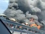 Schianto terribile tra due camion sulla Torino-Piacenza. Prende fuoco una bisarca, morto il conducente Schianto terribile tra due camion sulla Torino-Piacenza. Prende fuoco una bisarca, morto il conducente