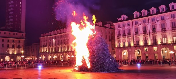Un Farò indeciso: cade quasi a metà, di poco verso Porta Nuova [VIDEO]