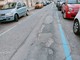 Buche, avvallamenti e rattoppi saltati: il maltempo mostra tutti gli acciacchi delle strade del centro di Torino [FOTO]