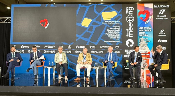 Al Meeting di Rimini la Liguria raccontata come snodo d’Europa: tra cavi sottomarini e grandi opere, Bucci e Rixi esportano fuori regione la loro visione del futuro