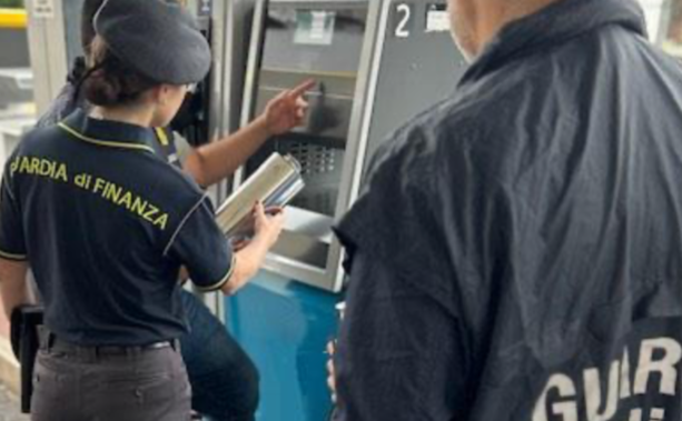 Caro benzina, distributori del Varesotto sotto la lente della Finanza: sei impianti sanzionati Caro benzina, distributori del Varesotto sotto la lente della Finanza: sei impianti sanzionati