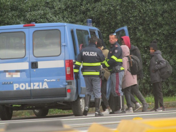 Savona: migranti nascosti in un camion, non si placa il fenomeno dei &quot;passeur&quot;