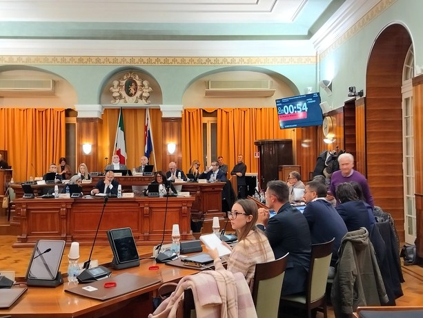 Sanremo, scintille in Consiglio comunale sull’assestamento di bilancio: scontro sui 400 mila euro del sociale Sanremo, scintille in Consiglio comunale sull’assestamento di bilancio: scontro sui 400 mila euro del sociale