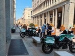 La polizia intensifica i controlli sui monopattini: multe sotto i portici di via Roma e verifiche su casco, targa e assicurazione